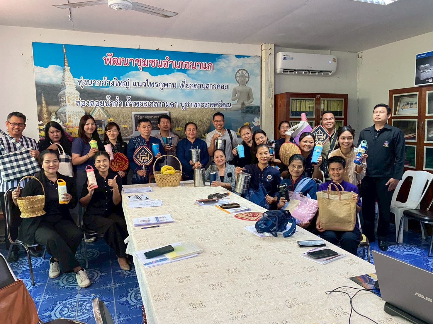 พช.นครพนม ขับเคลื่อนโครงการพัฒนาชุมชนใสสะอาดจังหวัดนครพนม ประจำปีงบประมาณ พ.ศ 2569 มิติที่ 2 กิจกรรม “ยืดอก พกถุงผ้า หิ้วปิ่นโต ถือแก้วน้ำ”