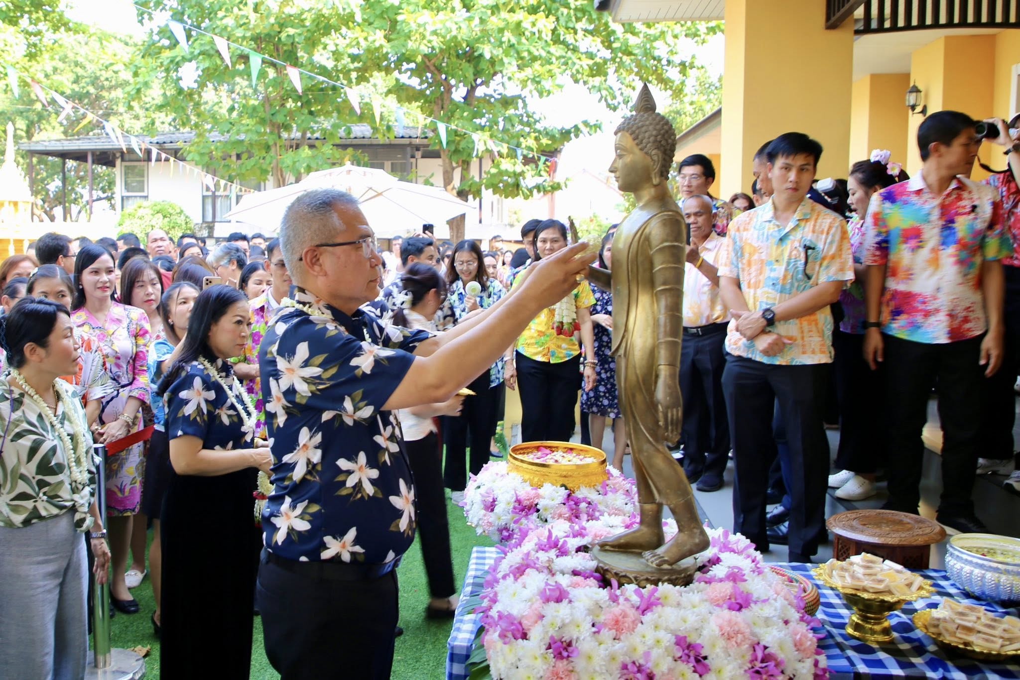 พช.นครพนม ร่วมสรงน้ำพระ–รดน้ำขอพร สืบสานประเพณีสงกรานต์ 2569 อนุรักษ์วัฒนธรรมไทย