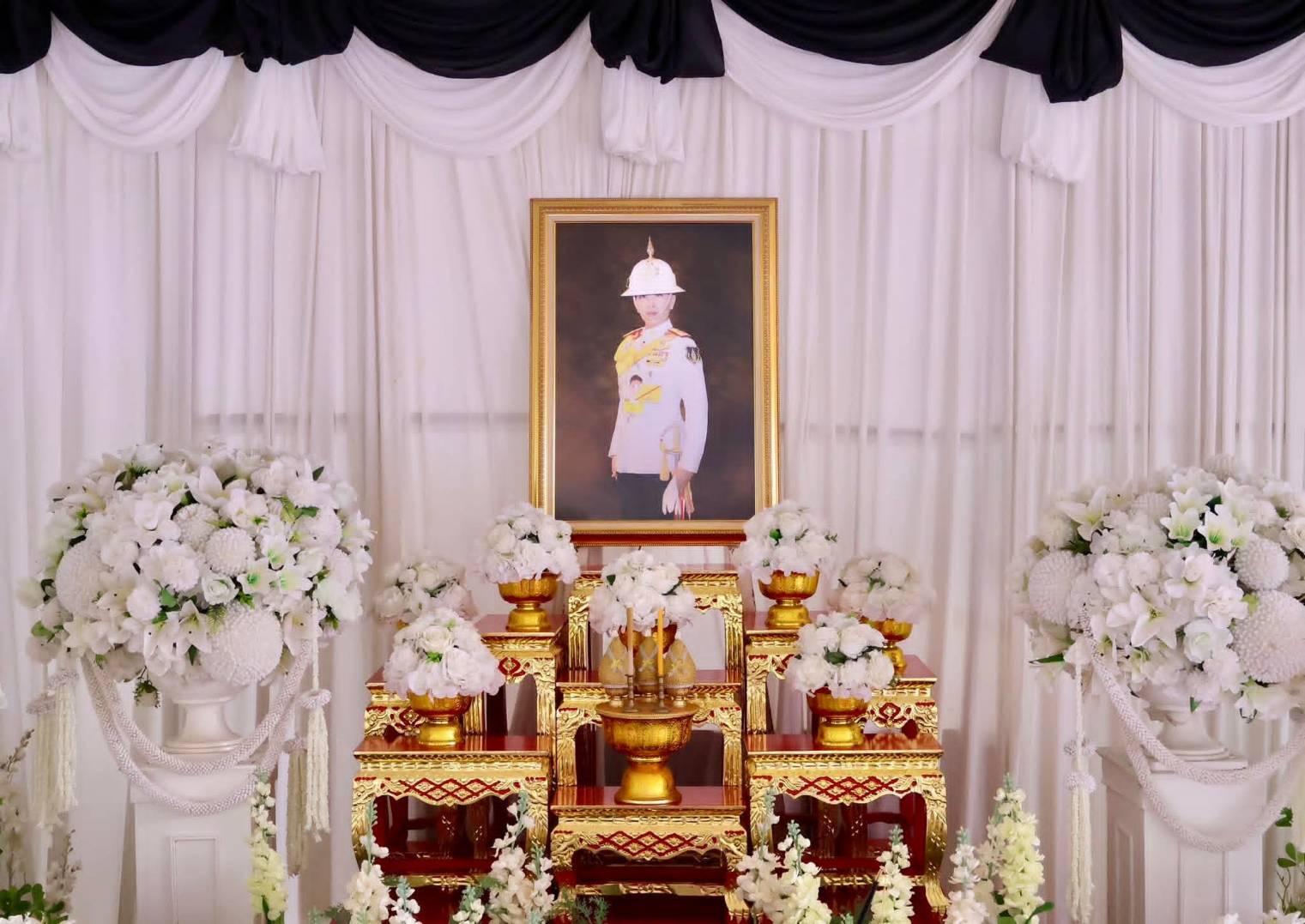 พช.นครพนมร่วมพิธีลงนามถวายความอาลัยเบื้องหน้าพระรูป สมเด็จพระเจ้าลูกเธอ เจ้าฟ้าพัชรกิติยาภา นเรนทิราเทพยวดี กรมหลวงราชสาริณีสิริพัชร มหาวัชรราชธิดา